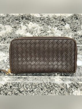 EUC Authentic Bottega Veneta Intrecciato Woven Leather Zip Around Wallet Brown